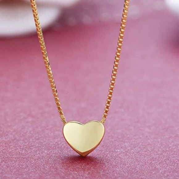Dainty Gold heart necklace - Picture 2 of 6